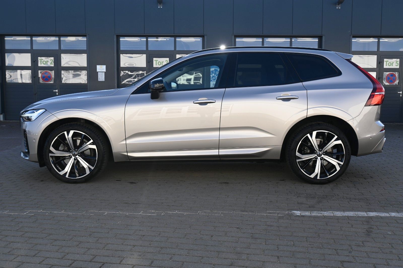 Fahrzeugabbildung Volvo XC60 Ultimate Dark AWD*MASS*LUFT*B&W*NAV*HUD*ACC