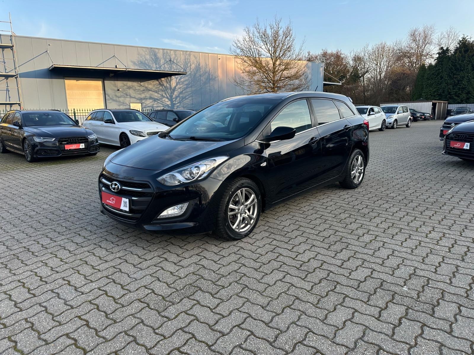 Hyundai i30 cw Style 1.6 CRDi AUT. Panorama SHZ PDC Temp