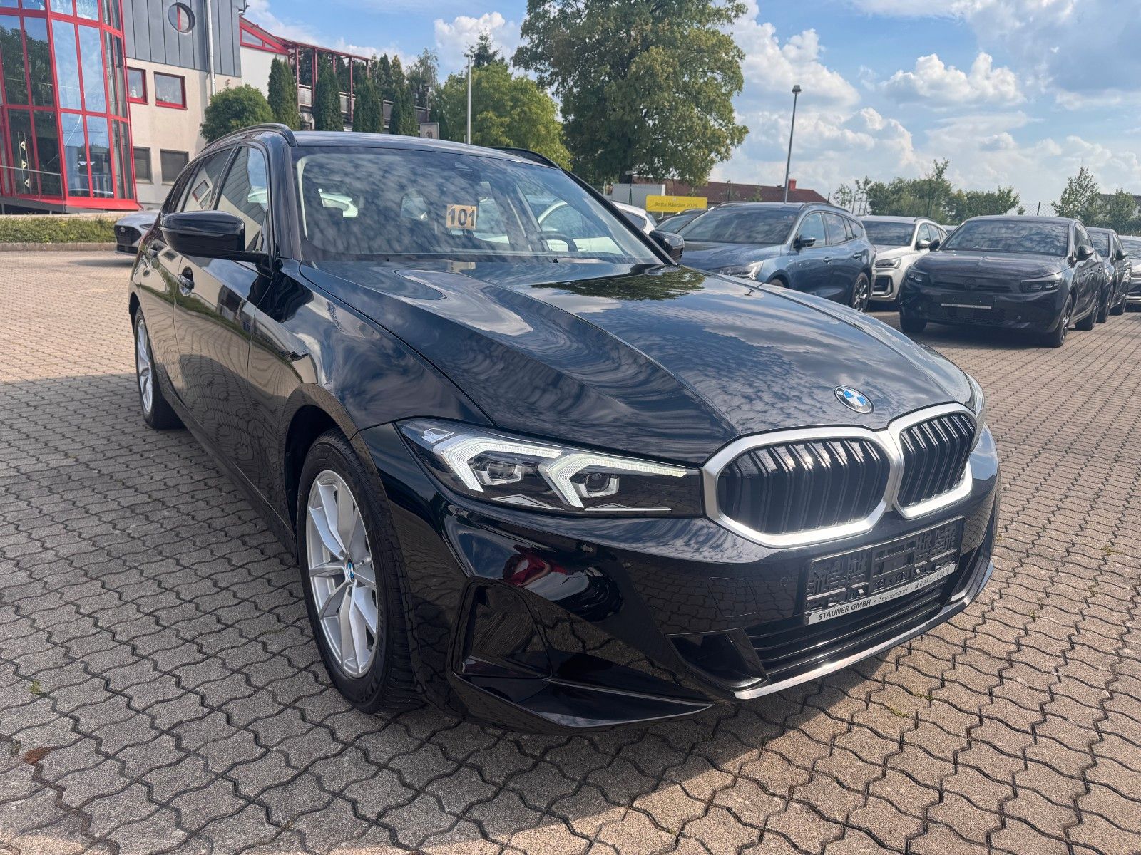 BMW 318i Touring KAMREA NAVI DAB KLIMAAUTOMATIK foto 10