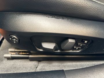 MYAUTOCENTER – Gebraucht- und Jahreswagen mit Werkstattservice in Pfaffenhofen BMW 320d Touring *Xenon*Leder*Automatik*AHK*