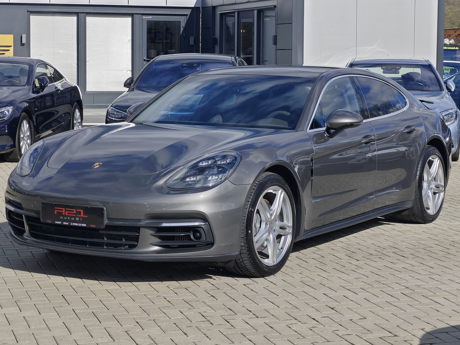 PORSCHE Panamera
