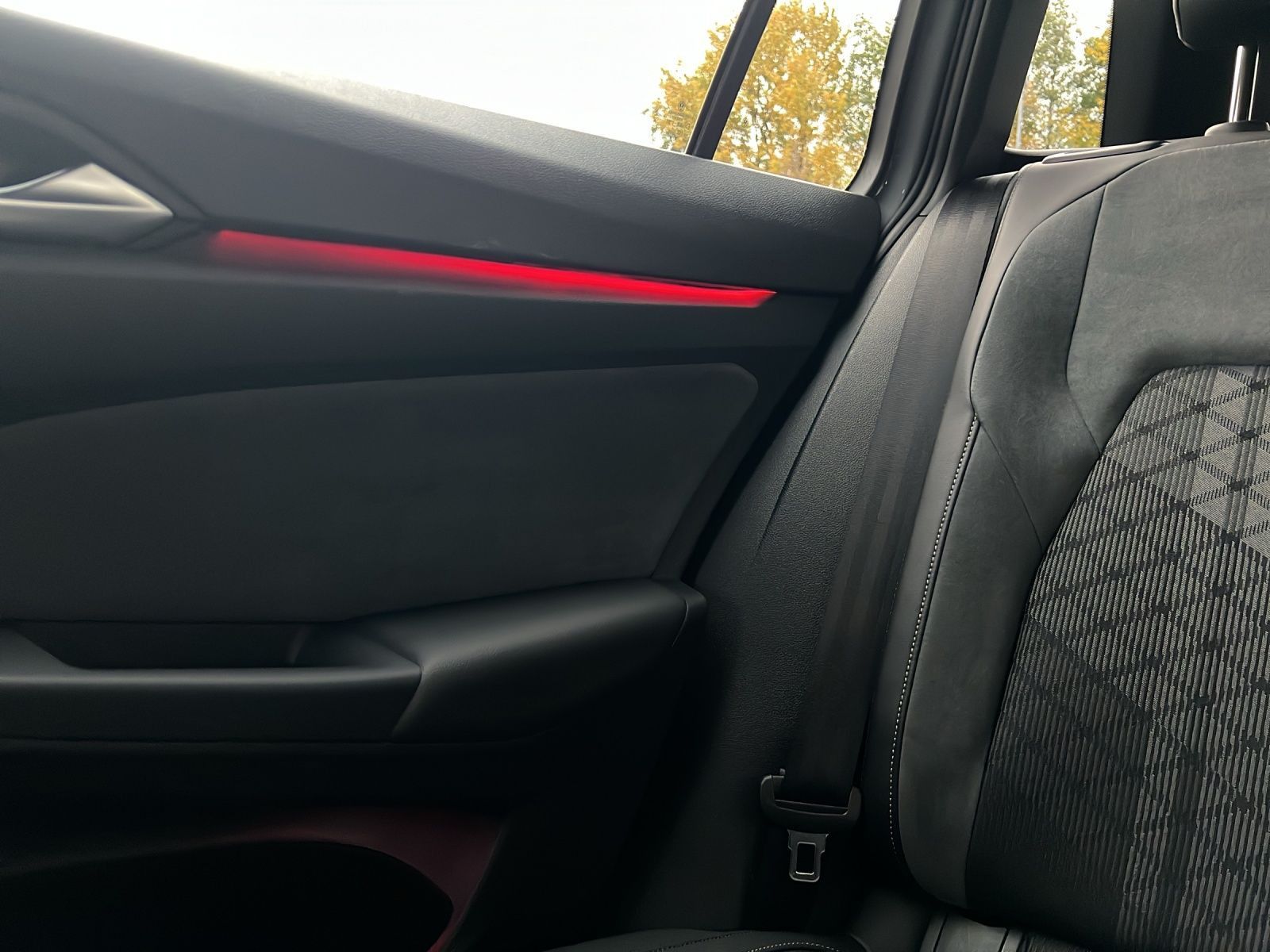 Golf VIII Variant R-Line 1.5 l eTSI DSG AHK*Navi