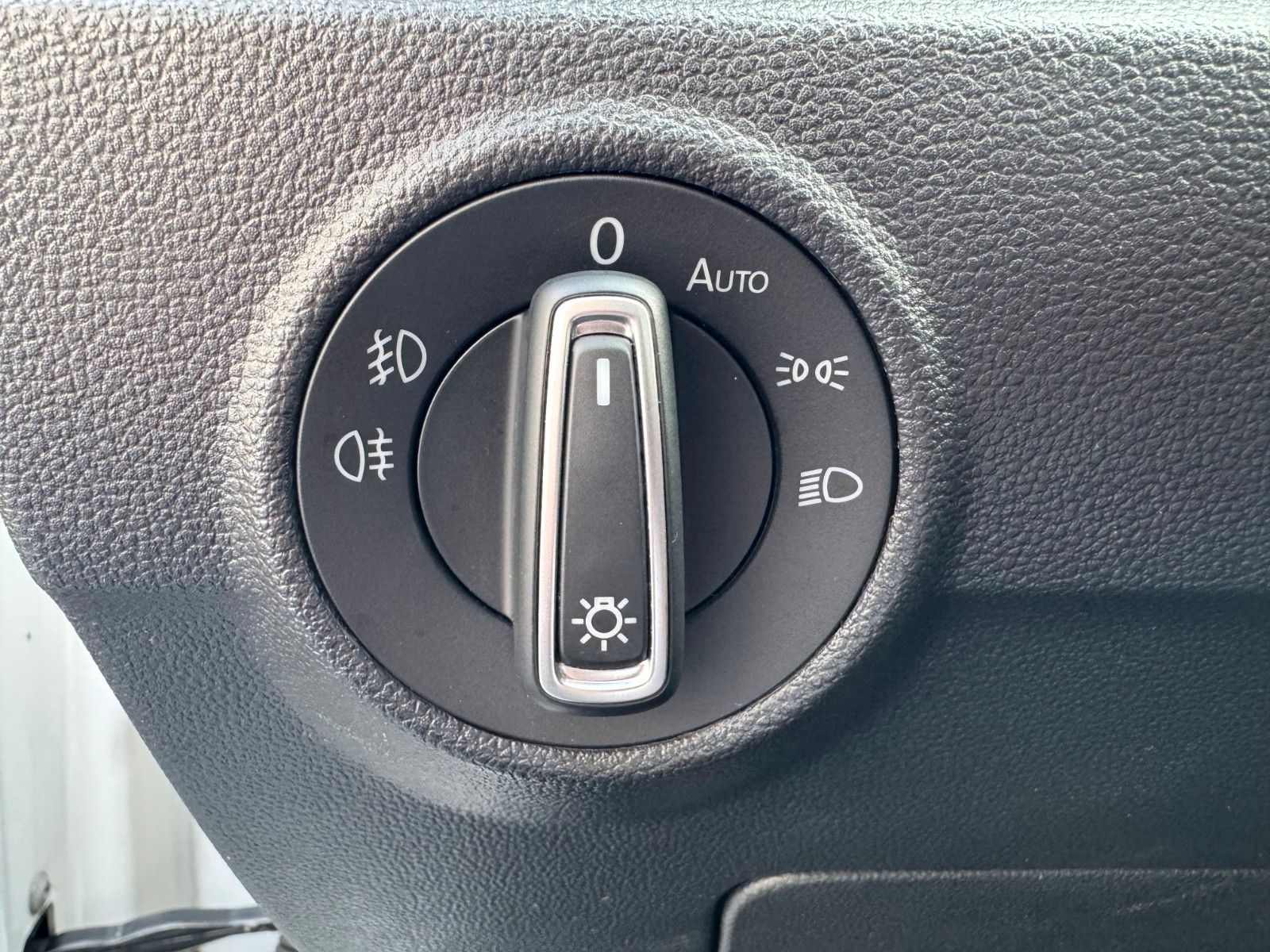 Fahrzeugabbildung Volkswagen T-Roc Style+RLine+AHK+ACC+LED+MirrowLink