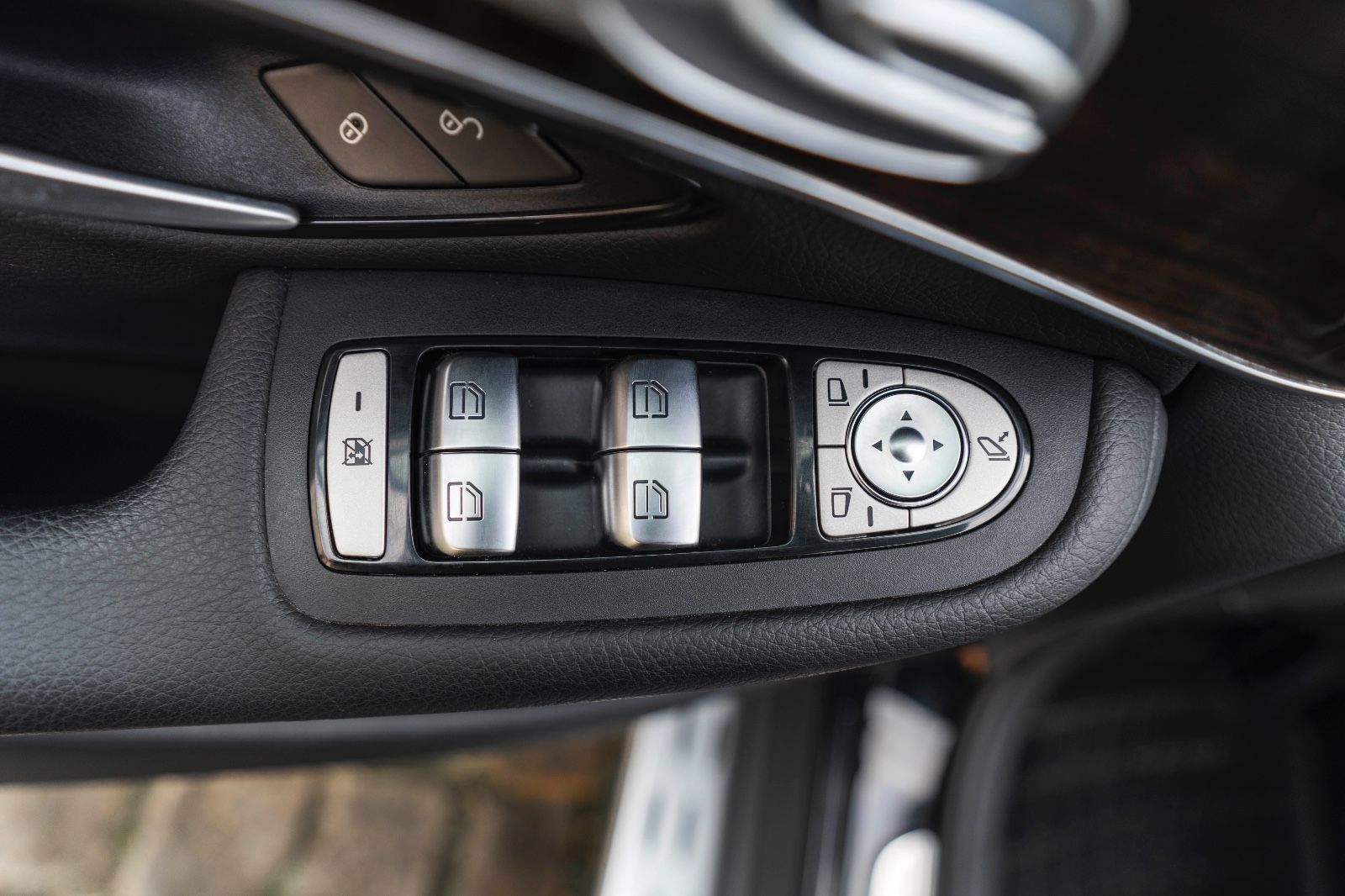 Fahrzeugabbildung Mercedes-Benz GLC 300 4Matic 360° LED TOTW PANO