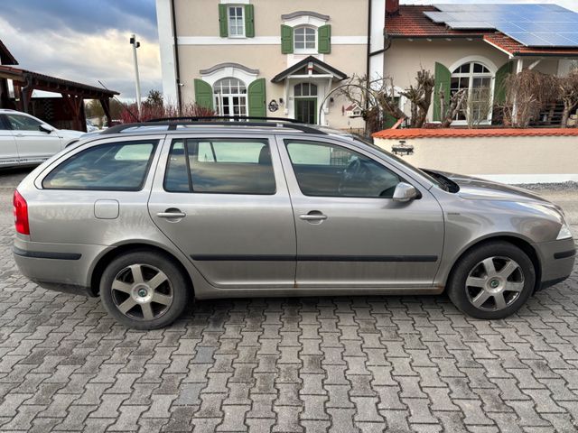 Skoda Octavia Combi Elegance 1.Hand Klima Alu AHK SHZ