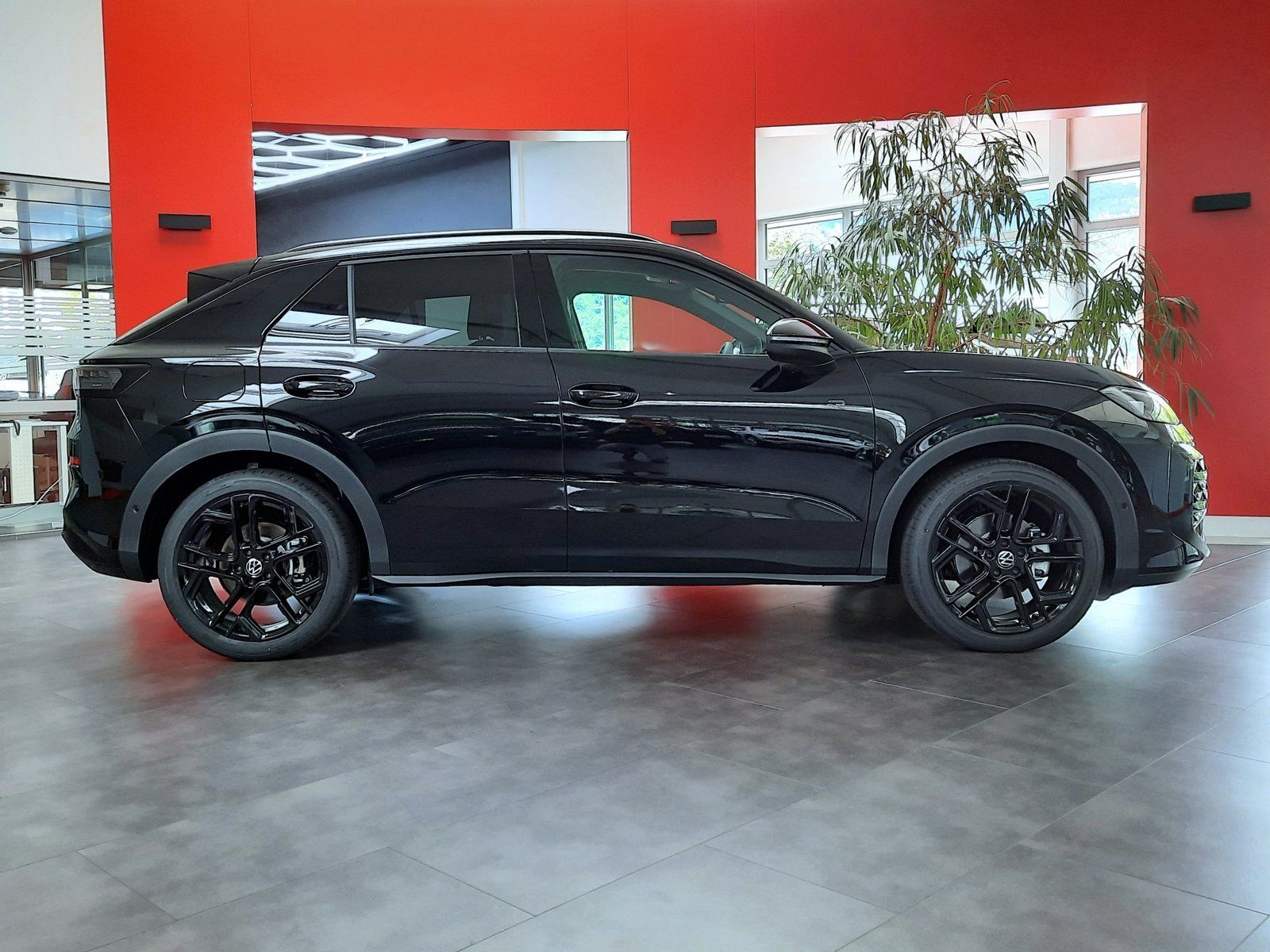 Fahrzeugabbildung Volkswagen T-Roc eTSI R-Line Black&Style DSG *AHK*Cam*ACC*