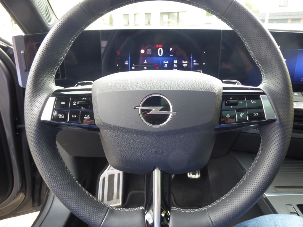 Fahrzeugabbildung Opel Astra ST Ultimate 1.2 Turbo Aut+AHZV+MatrixLED