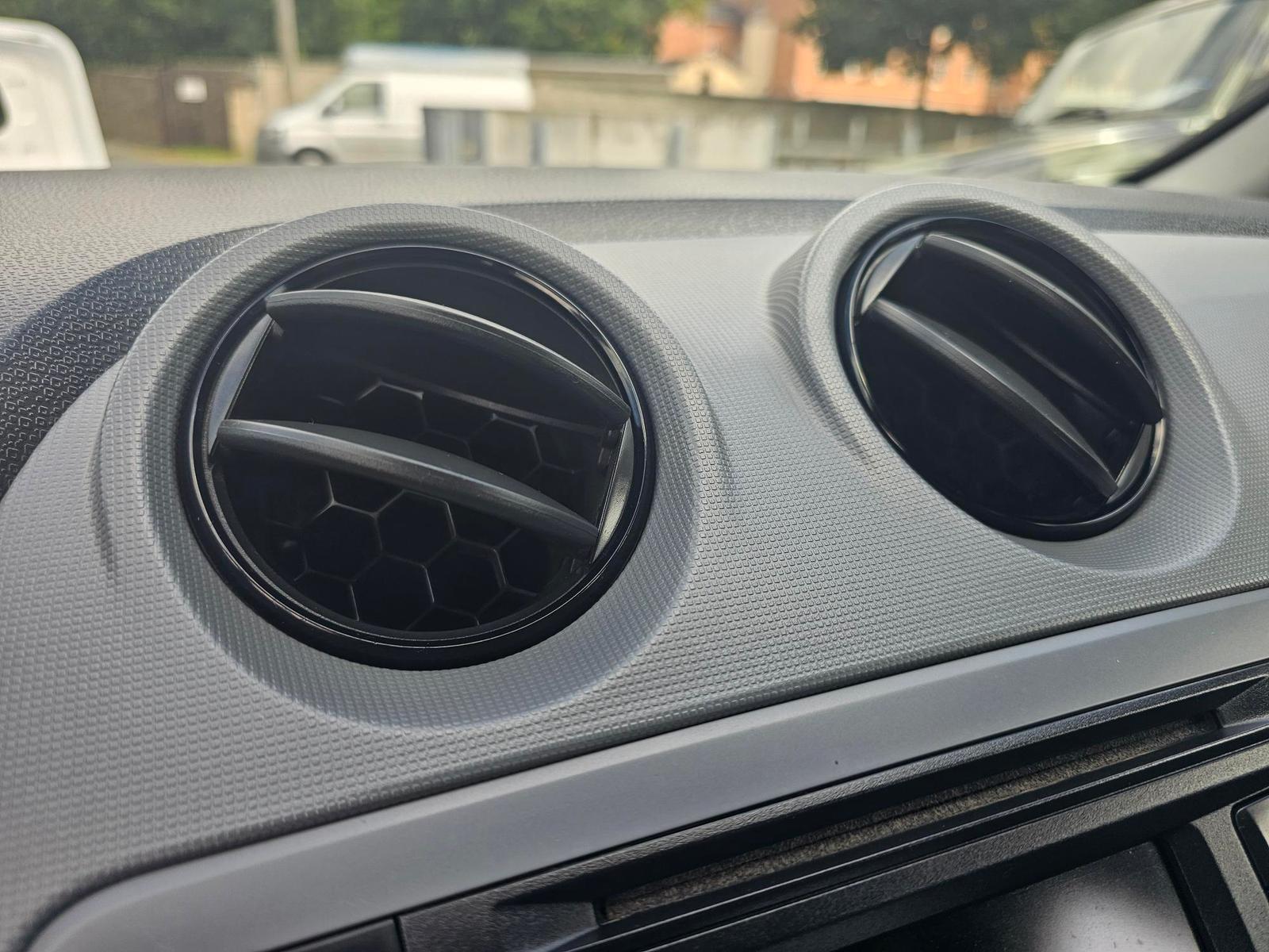 Seat Ibiza 2015 — photo 22