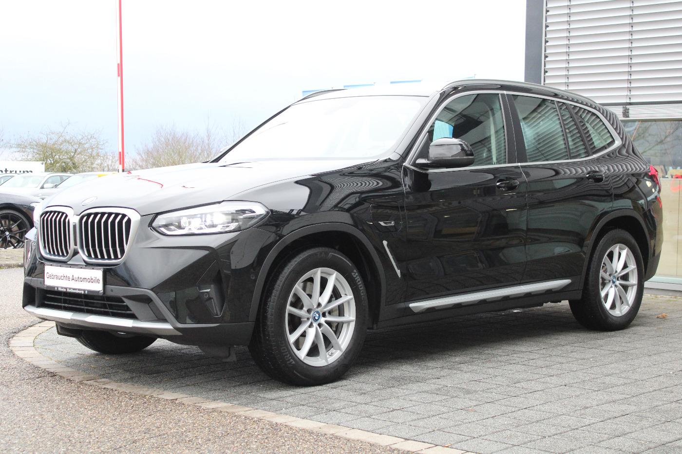 BMW X3 xDrive30e Navi LED Sportsitze AHK Kamera SH