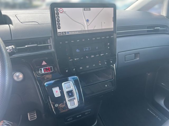 Fahrzeugabbildung Hyundai STARIA Signature 4WD 7-Sitzer El. Panodach Navi