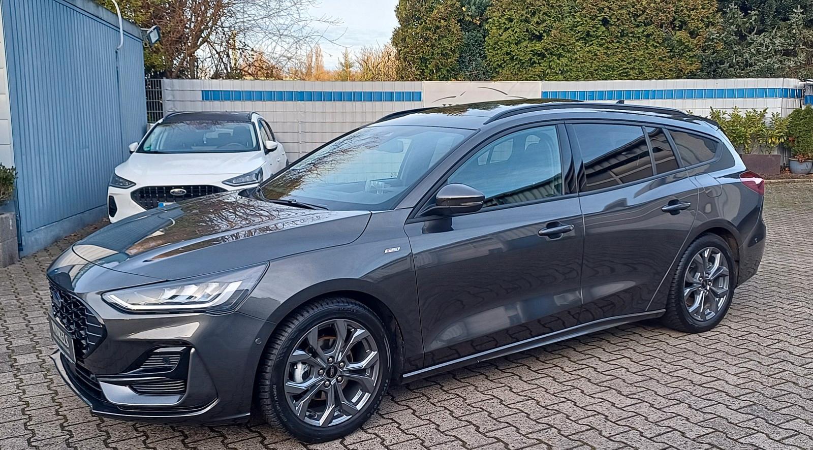 Ford Focus ST Line X-8Gang-Leder-Navi-Kamera-Pano-AHK