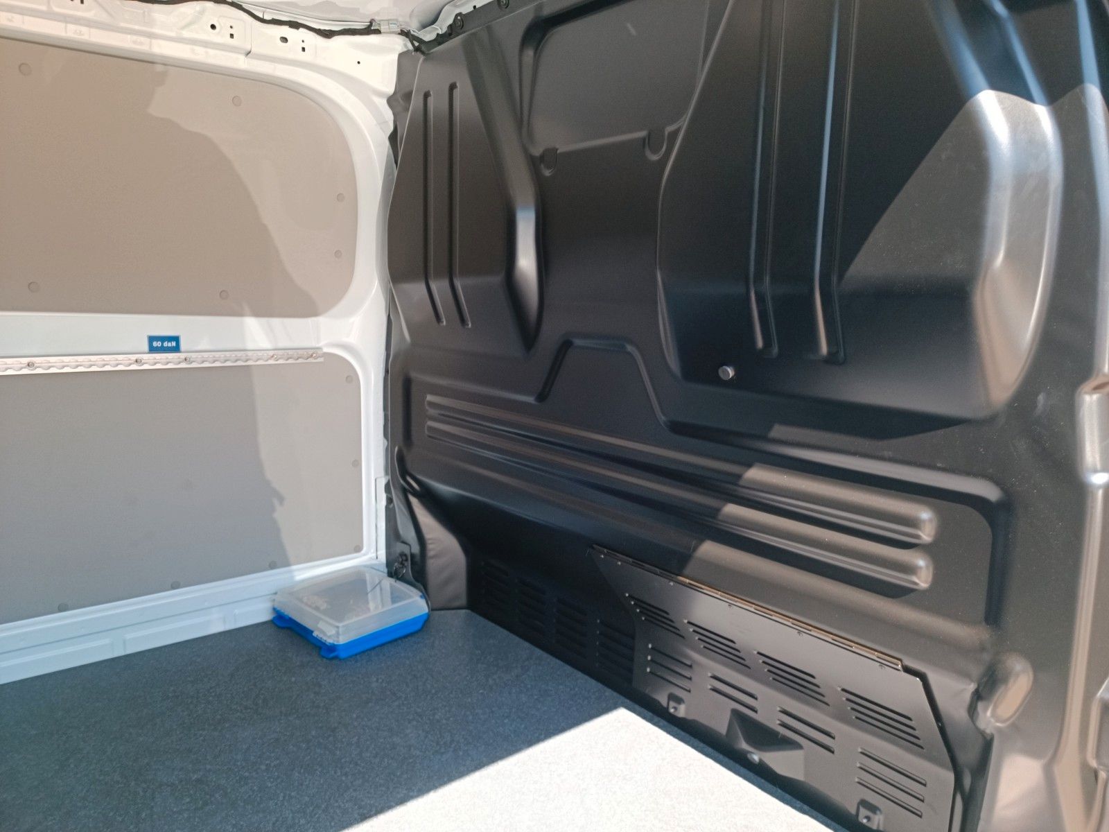 Fahrzeugabbildung Volkswagen T7 Transporter Kasten KR *AHZV*Klima*Holzboden