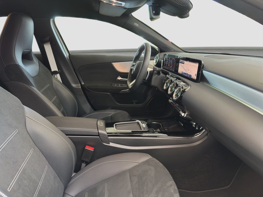 Fahrzeugabbildung Mercedes-Benz A 200 d AMG Line AMG*Night*Navi*PDC*ParkAss*RFK
