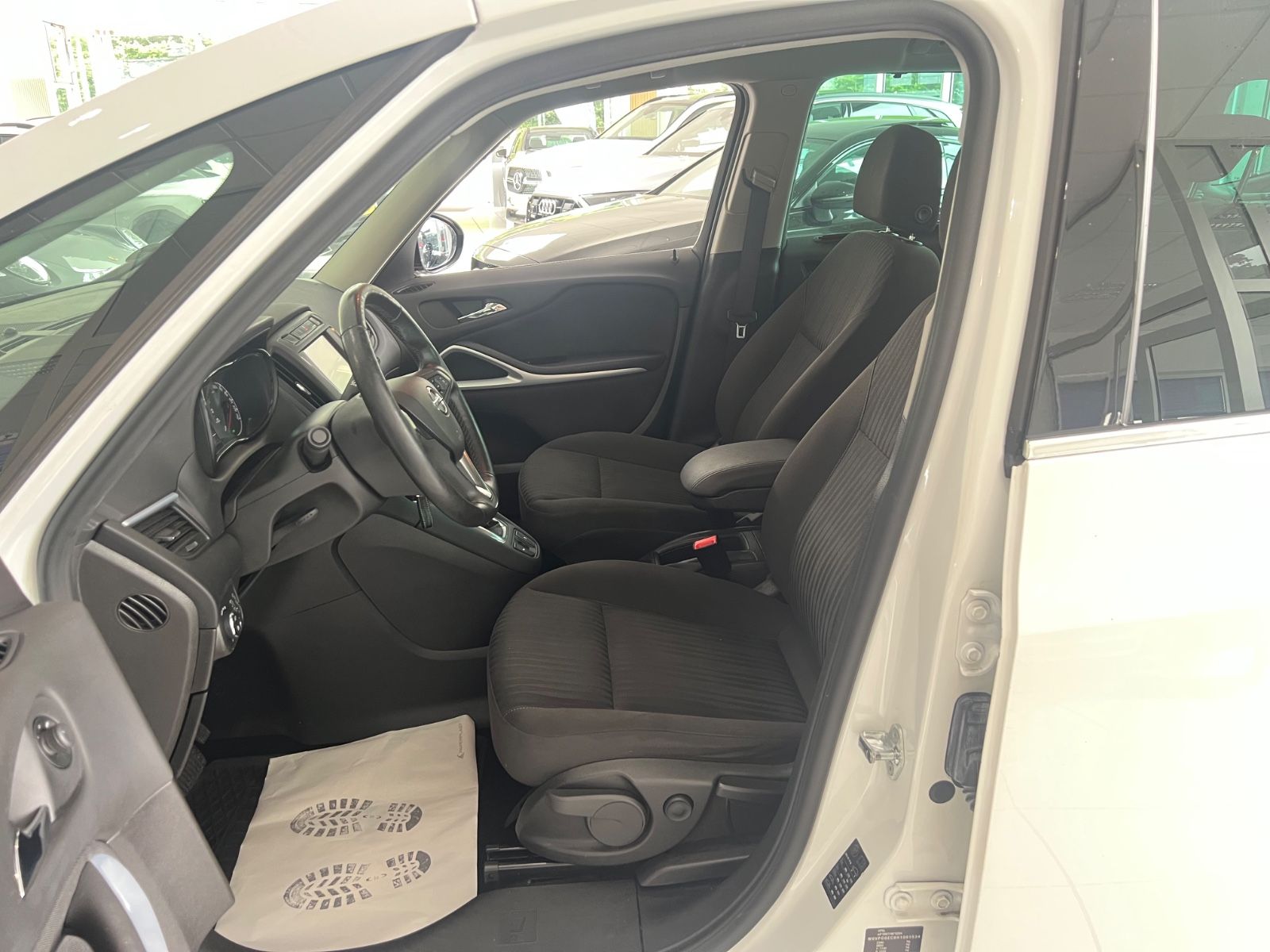 Fahrzeugabbildung Opel Zafira C Active * 7.SITZER * AUTOMATIK *