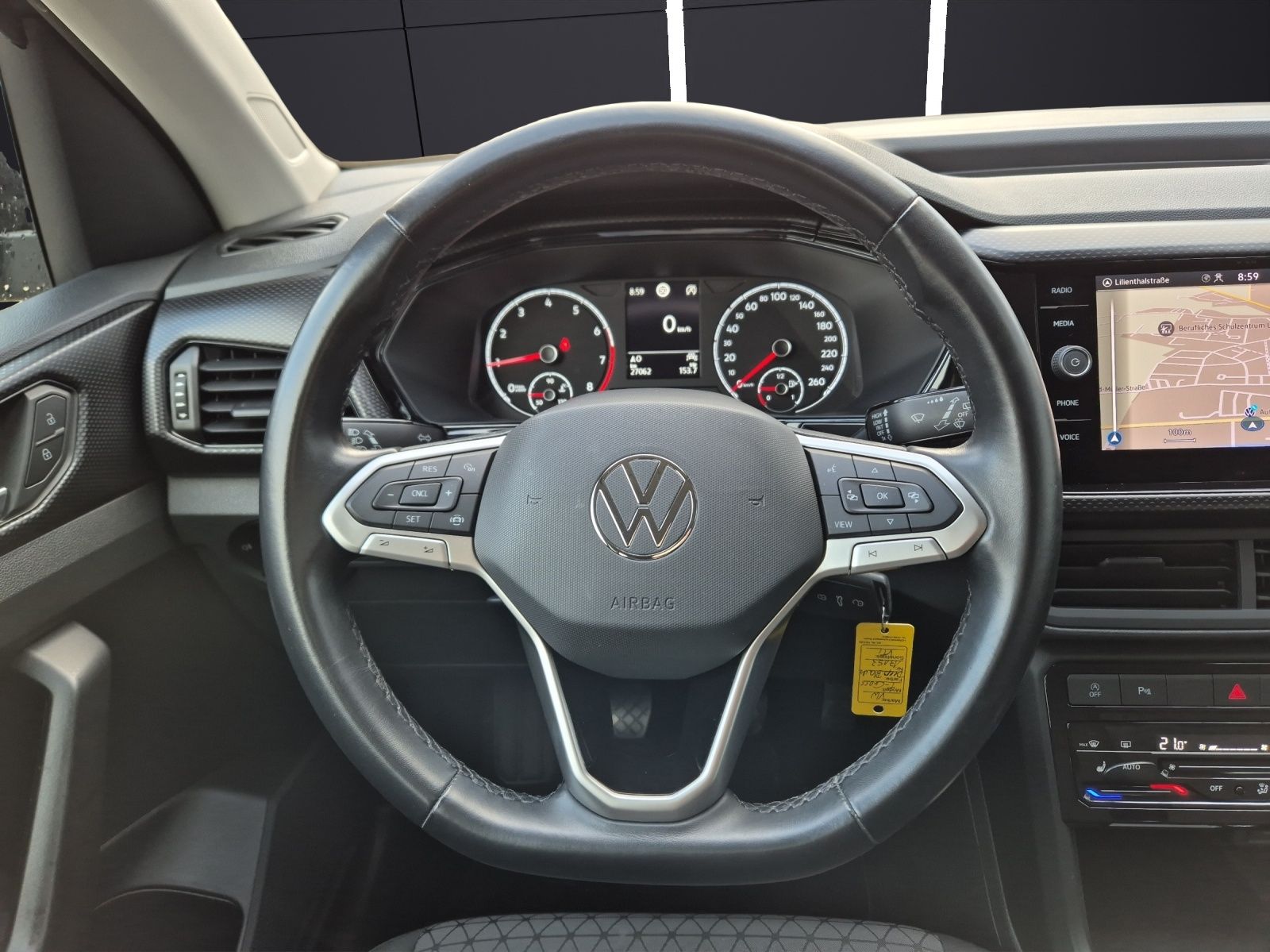 Fahrzeugabbildung Volkswagen T-Cross TSI Life Navi App RFK SITZHZG Climatroni