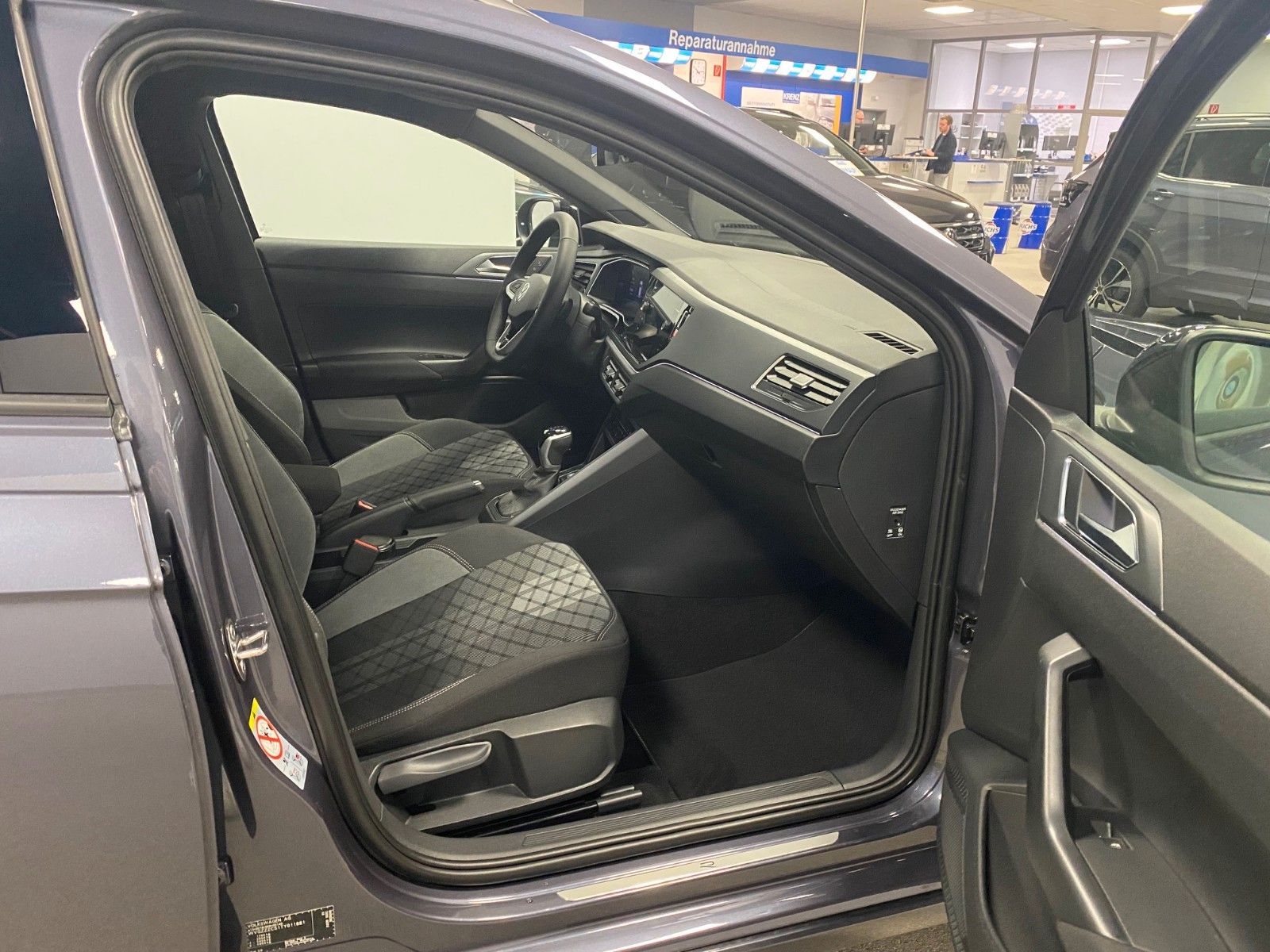 Fahrzeugabbildung Volkswagen Taigo 1.5 TSI DSG R-LINE+Black Style+ACC+Matrix+