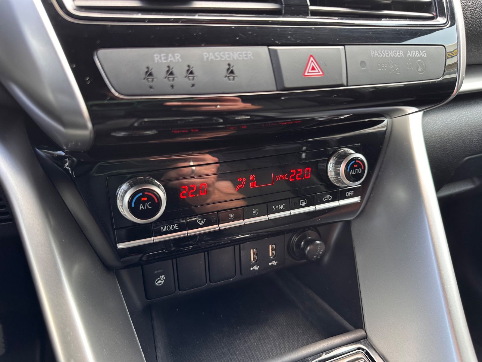 Fahrzeugabbildung Mitsubishi Eclipse Cross 2.4 Hybrid 4WD Select AHK/ACC/360°