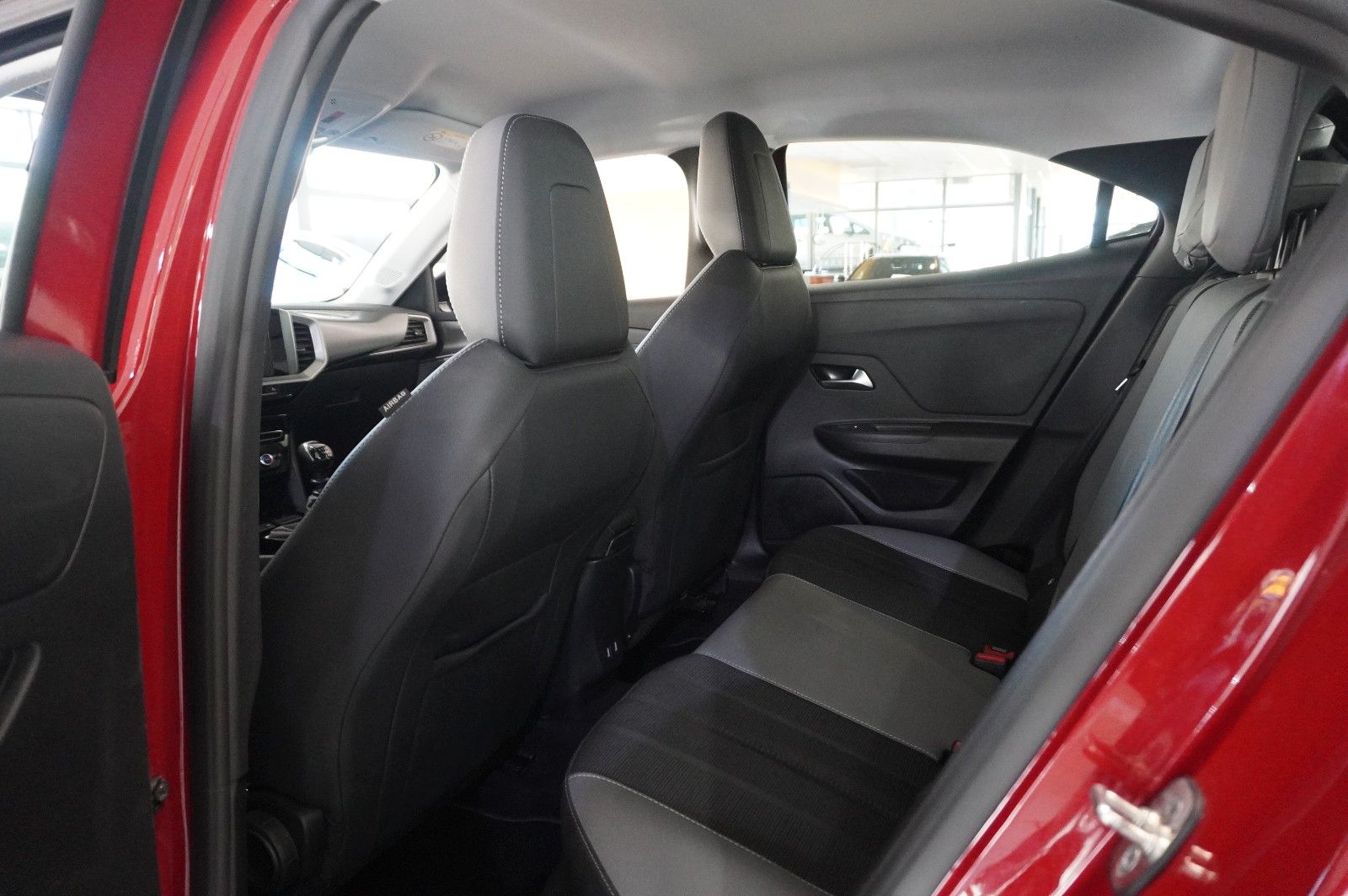 Fahrzeugabbildung Opel Mokka ELEGANCE 1.2T NAVI/LED/KAMERA/SPORT/VIRT.