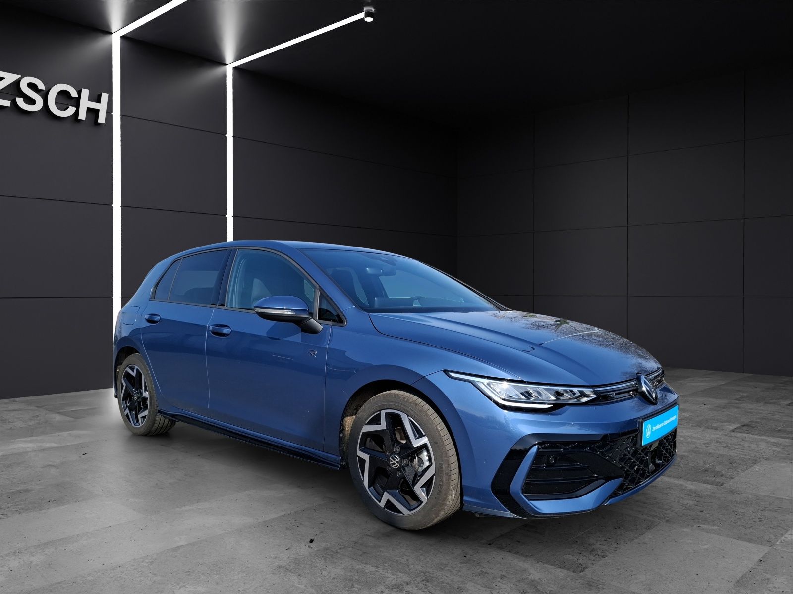 Fahrzeugabbildung Volkswagen Golf VIII TSI R-Line LED APP AID ACC RFK SH LHZ