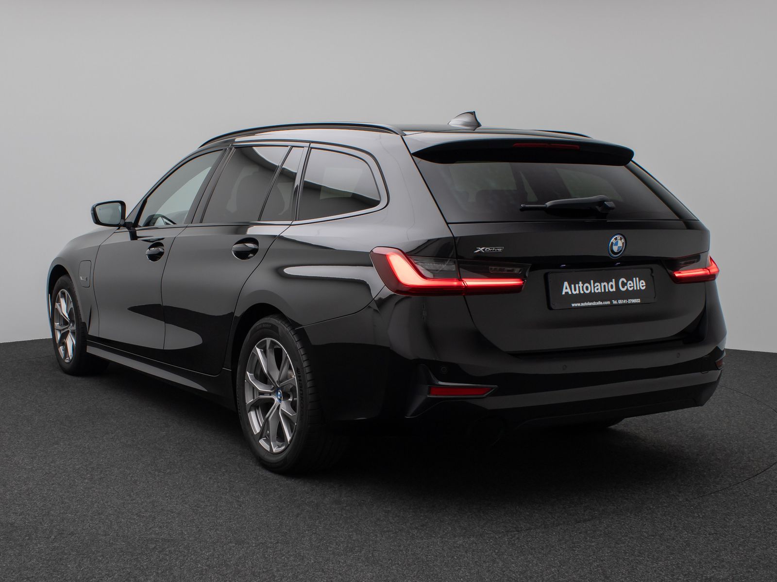 Fahrzeugabbildung BMW 330e xD SportLine Laser HUD DAB HiFi Komfort PDC