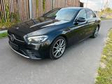 Mercedes-Benz E 220 AMG line - mit Diesel-Antrieb: Alcantara, Ambiente-Beleuchtung, Limousine