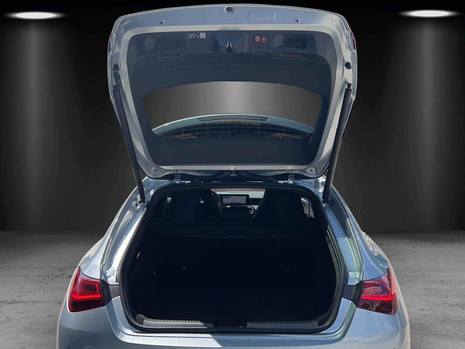 Fahrzeugabbildung Mercedes-Benz CLA 200 d Shooting Brake AMG Pano DISTRO 360 Key