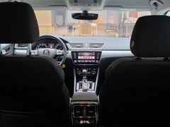 SKODA Superb 1.5 TSI ACT Carplay AHKschwenk. ACC