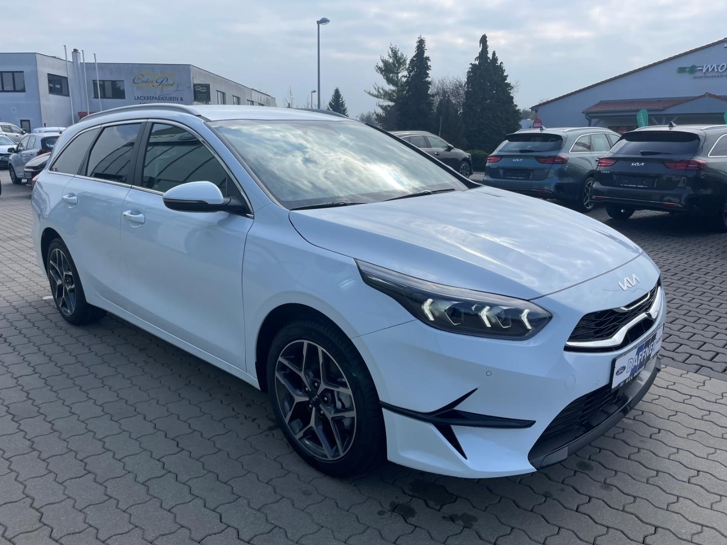 Kia Ceed_sw Ultimate Edition AppleCarPlay P8 P9