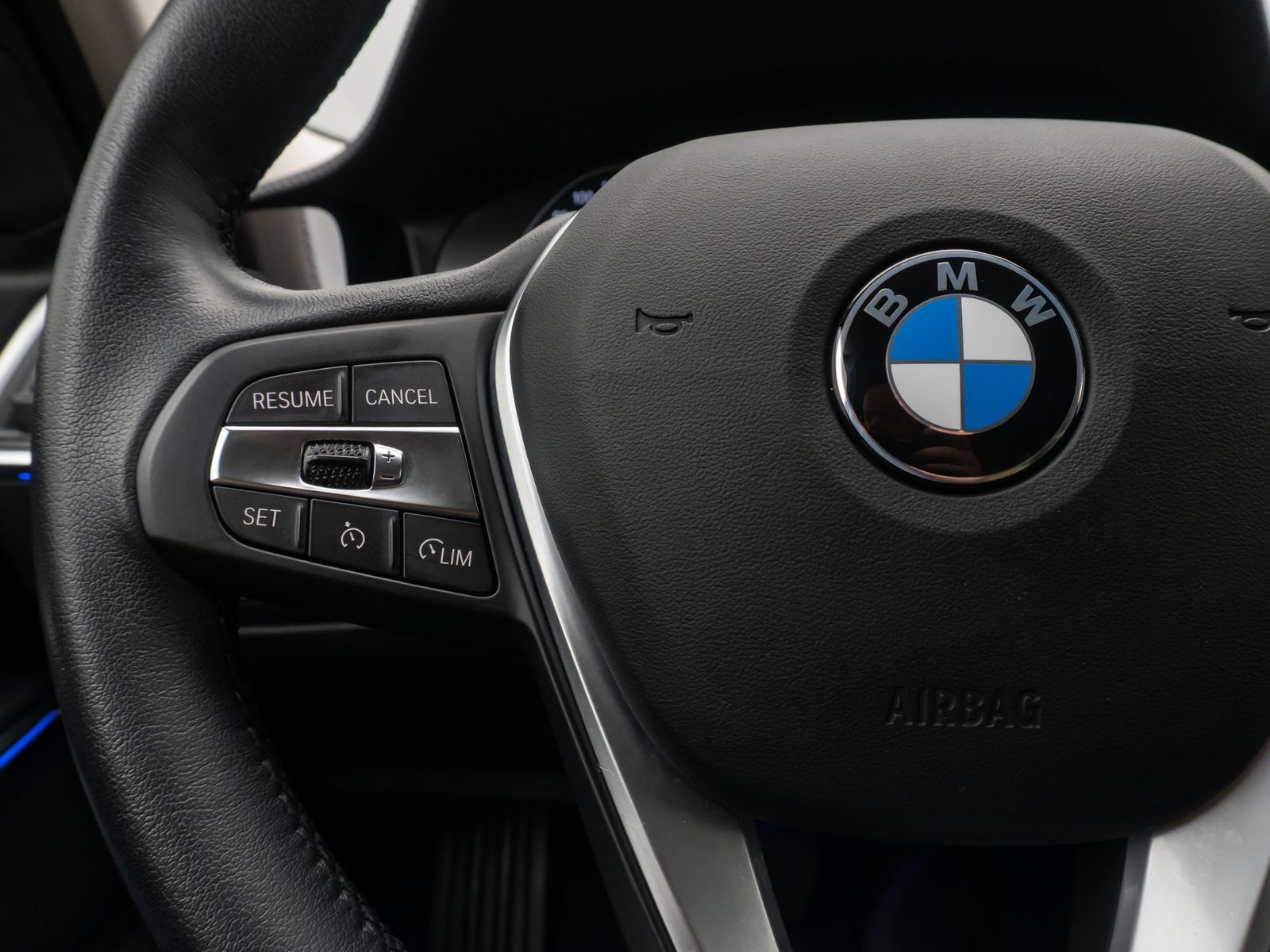 Fahrzeugabbildung BMW 320d Luxury Line DAB Leder Komfort HiFi Sport