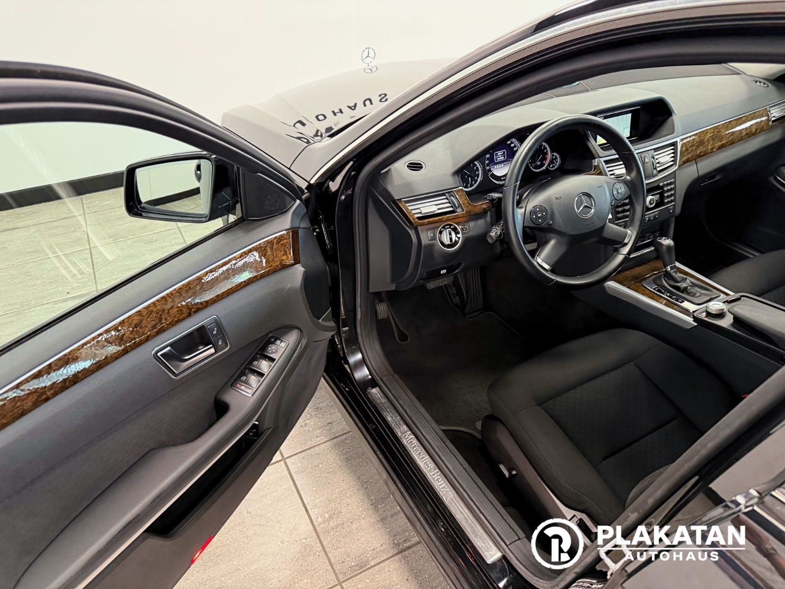 Fahrzeugabbildung Mercedes-Benz E 200 T-Modell Abst-Tempomat Navi MB-Service