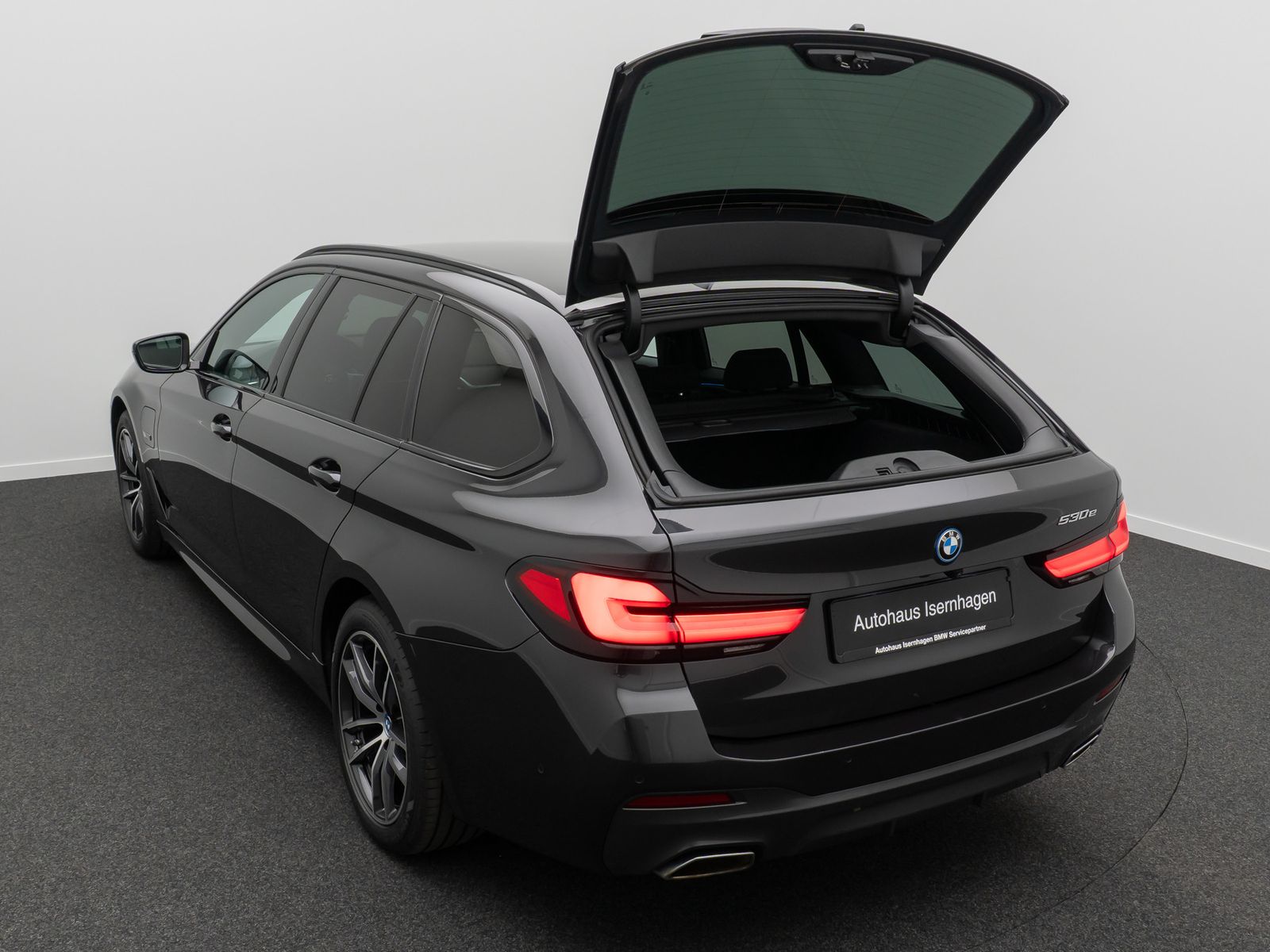 Fahrzeugabbildung BMW 530e M Sport H/K DAB HUD Alarm Komfort Kamera