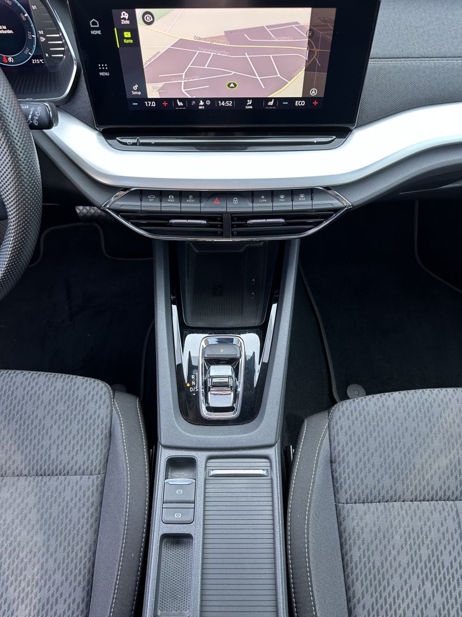 Fahrzeugabbildung SKODA Octavia Combi 1.4 TSI iV DSG Style NAV+LED+PANO