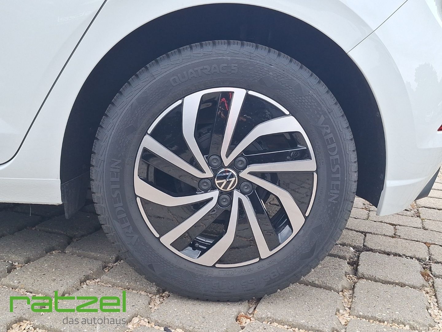 Fahrzeugabbildung Volkswagen Polo 1.0 TSI LIFE Sitzheizung+Allwetter+PDC
