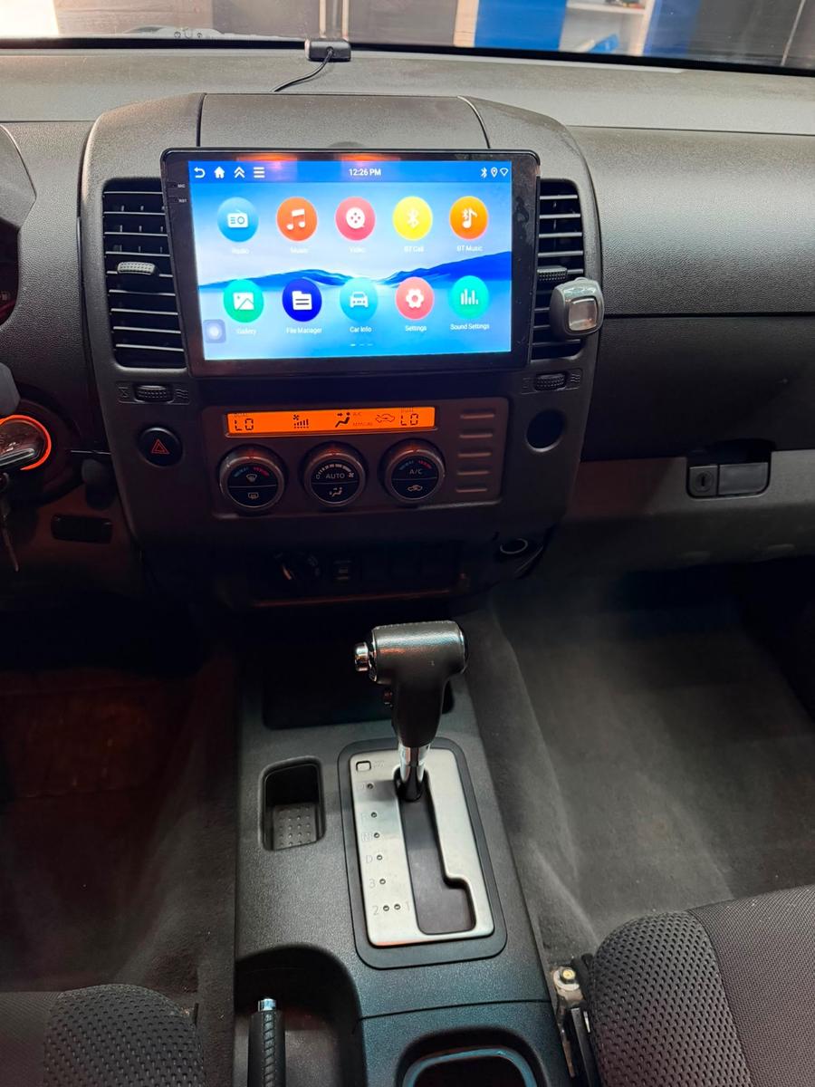Nissan Navara Double Cabine SE 4x4 | 171 ch | BVA | Double cabine | Phares bi-xénon | Sièges chauffants | GPS | Attelage amovible
