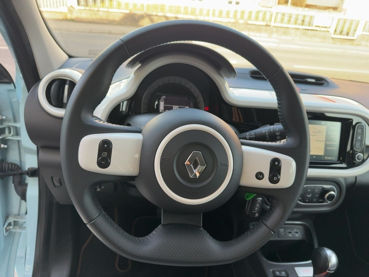 Fahrzeugabbildung Renault Twingo E-TECH VIBES Kamera EPH Klimaaut. SHZ