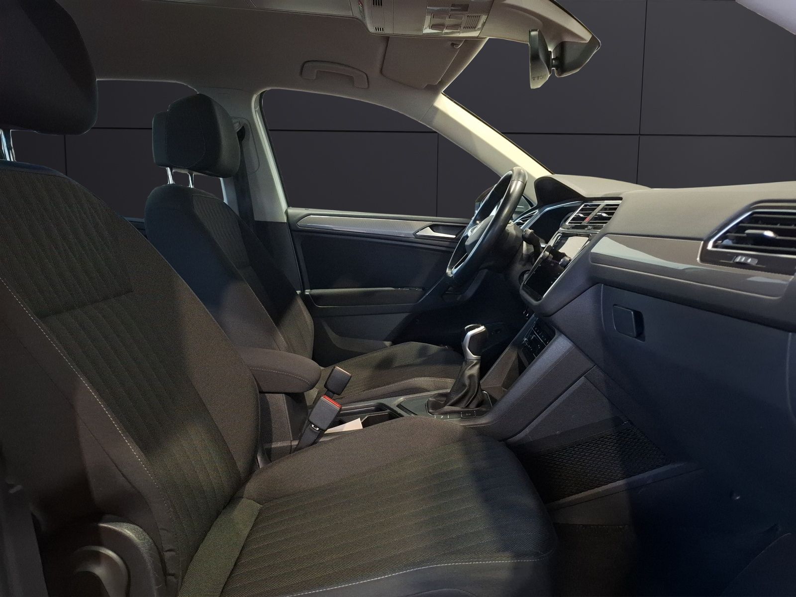 Fahrzeugabbildung Volkswagen Tiguan Allspace TSI Life LED APP AID ACC PDC SH