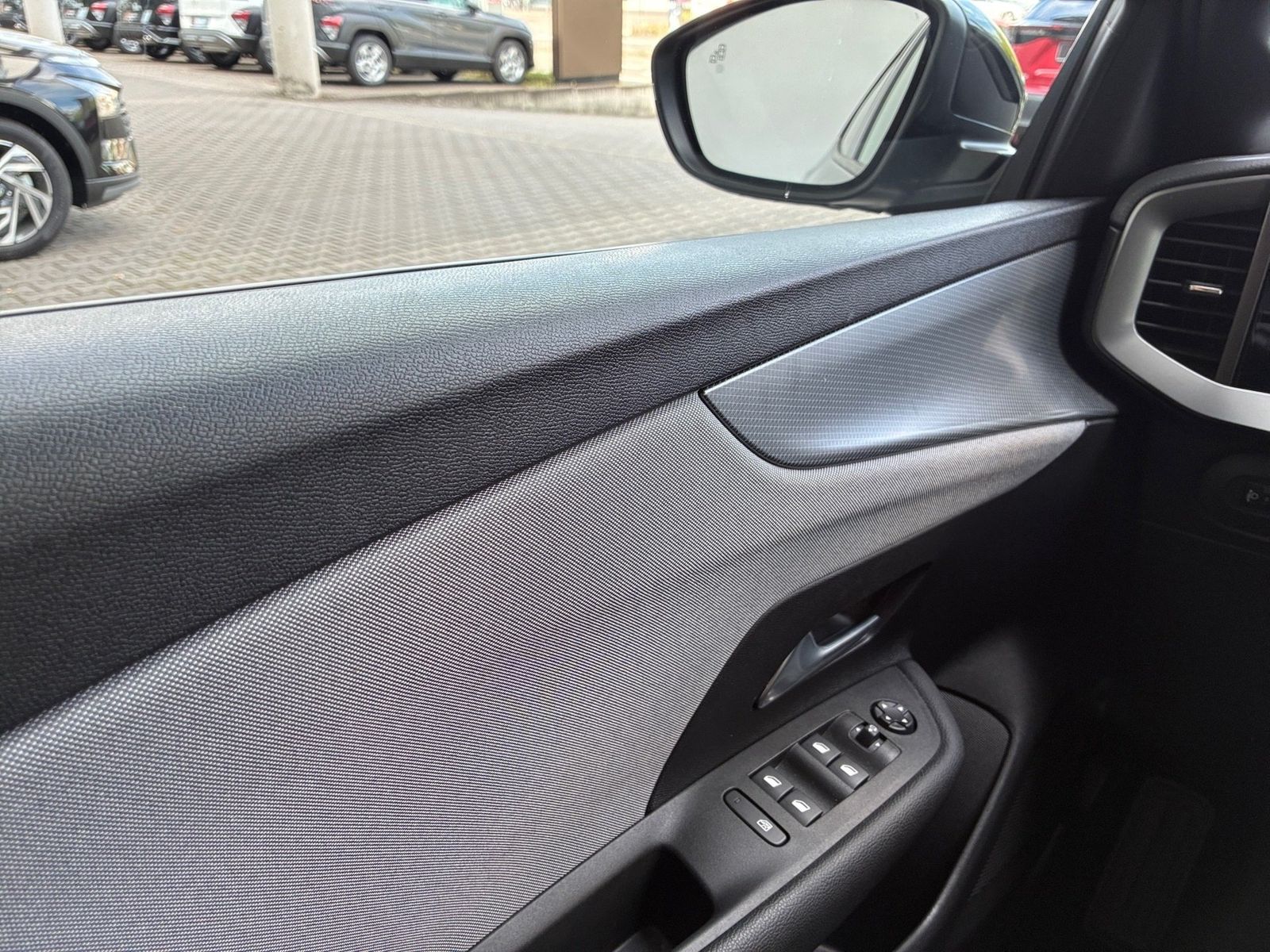 Fahrzeugabbildung Opel Mokka 1.2 Turbo Edition Kamera,LED,Navi,SHZ,PDC