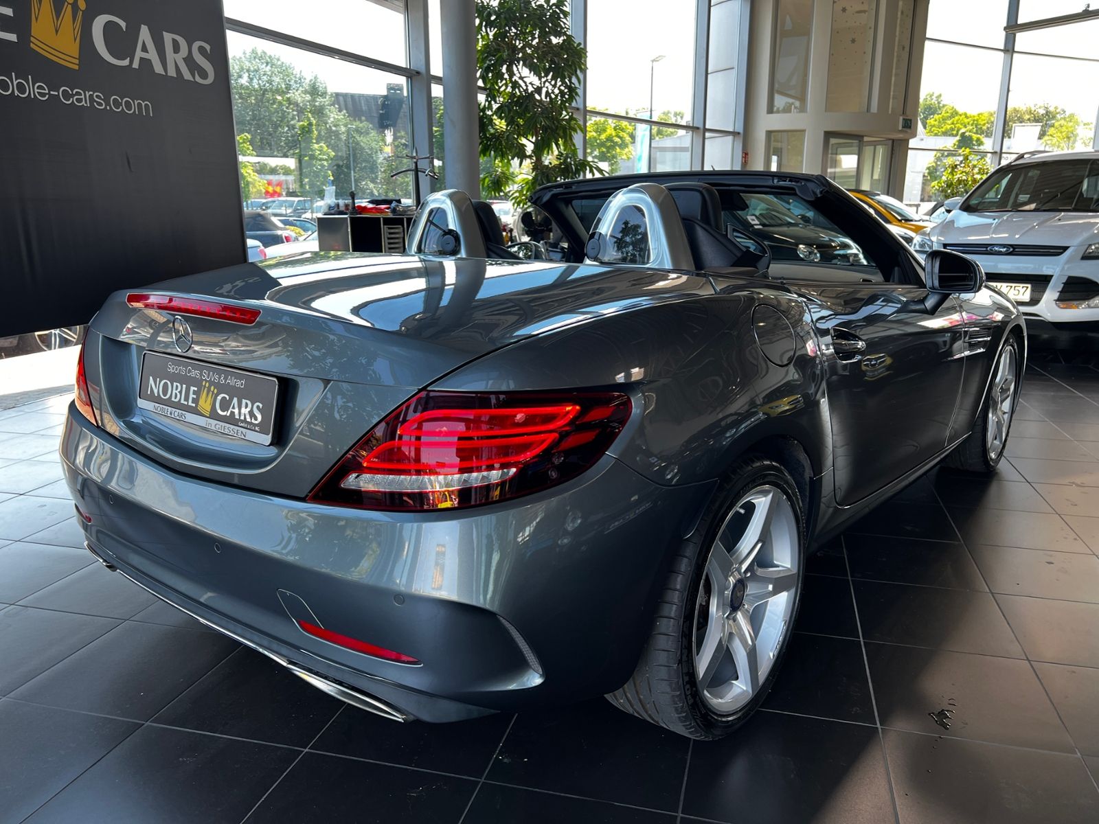 Fahrzeugabbildung Mercedes-Benz SLC 300 AMG H/K LED NAVI