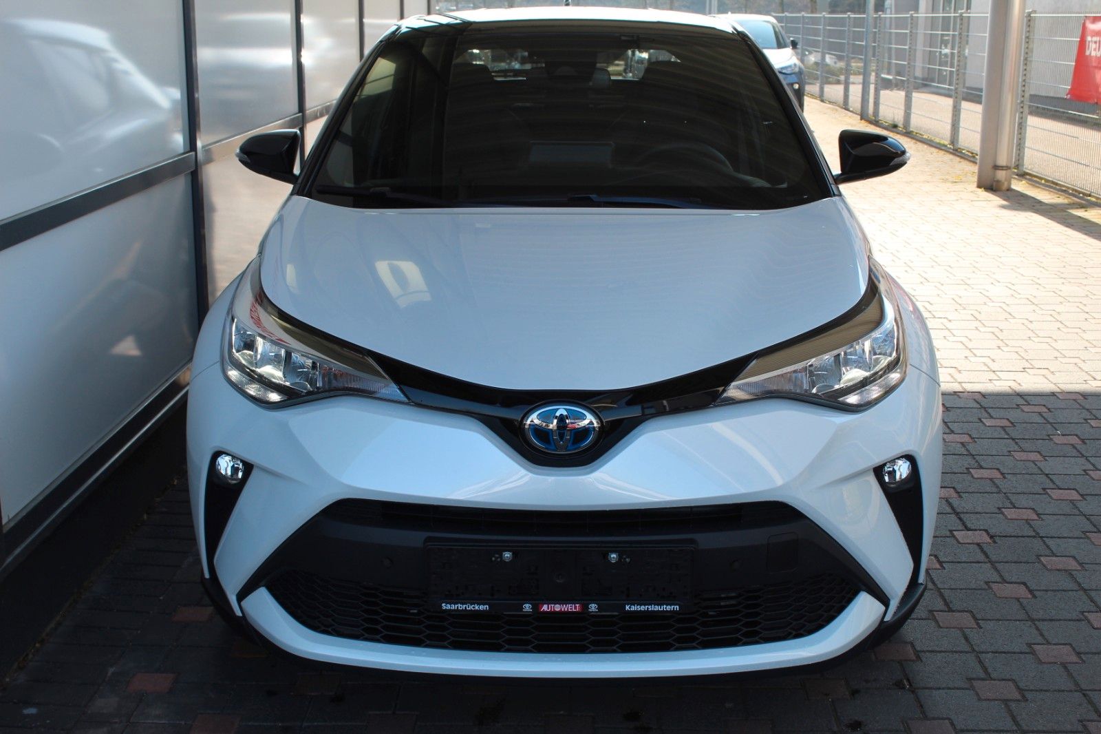 Fahrzeugabbildung Toyota C-HR 2.0 Hybrid Team D