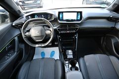 PEUGEOT 2008 e- GT NAVI 13tkm 1.Hd CAM Leder PEUGEOT 2008 e- GT NAVI 13tkm 1.Hd CAM Leder