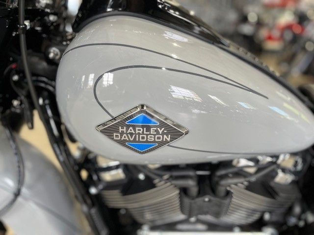 Fahrzeugabbildung Harley-Davidson HERITAGE CLASSIC FLHC 117 MY25