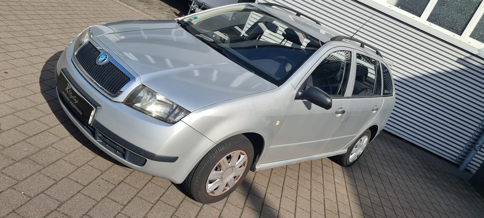 Skoda Fabia 2004 — rear view