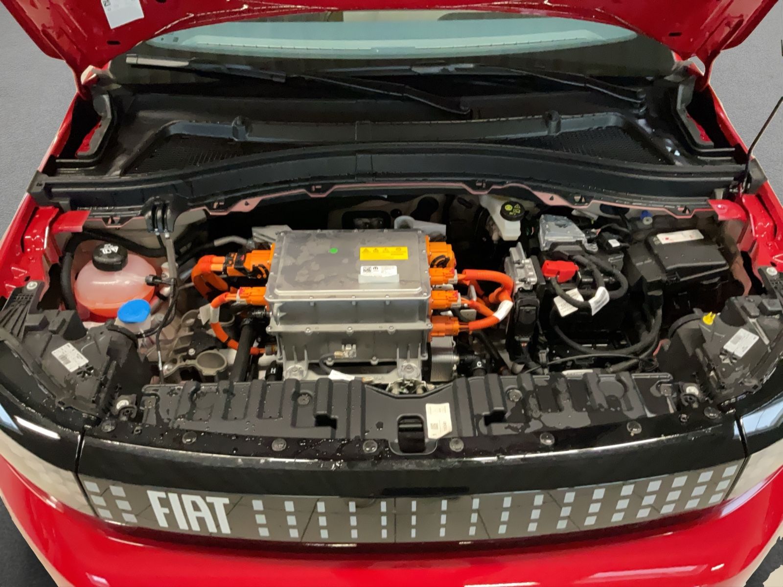 Fahrzeugabbildung Fiat Grande Panda Elektro La Prima + Winterpaket