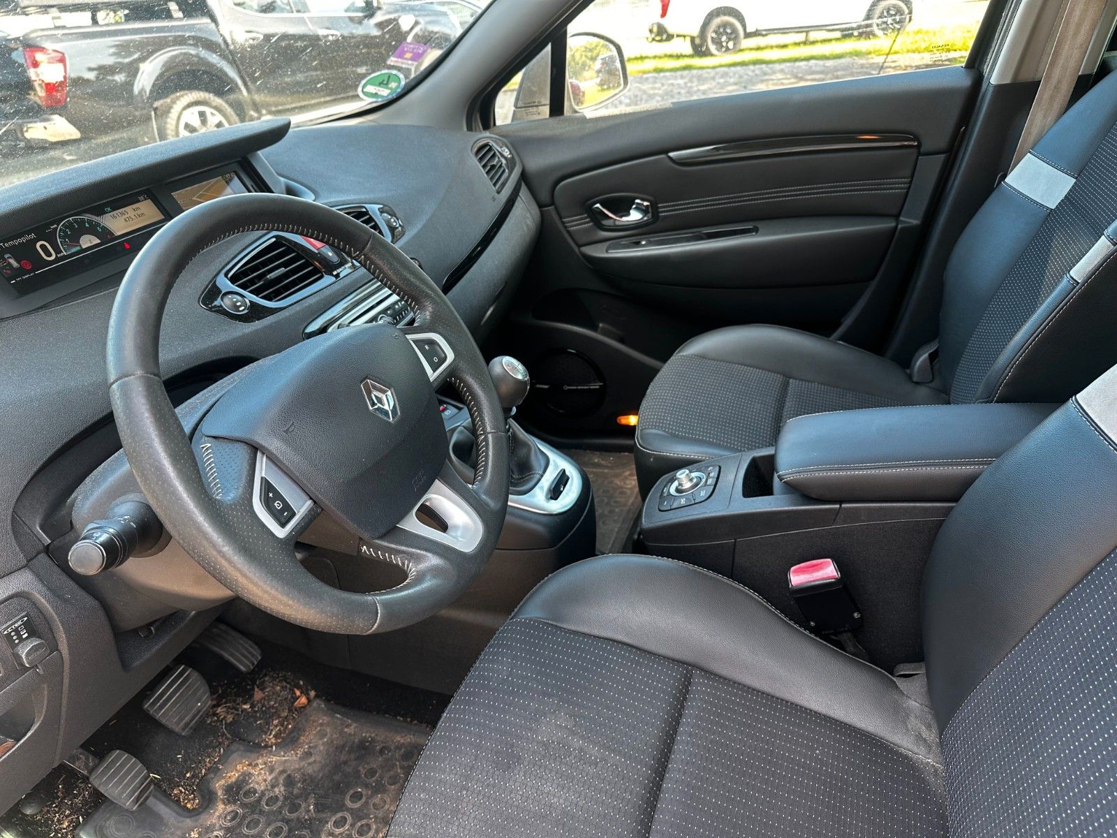 Fahrzeugabbildung Renault Scenic III BOSE / Teilleder / Klimaaut./ Navi.