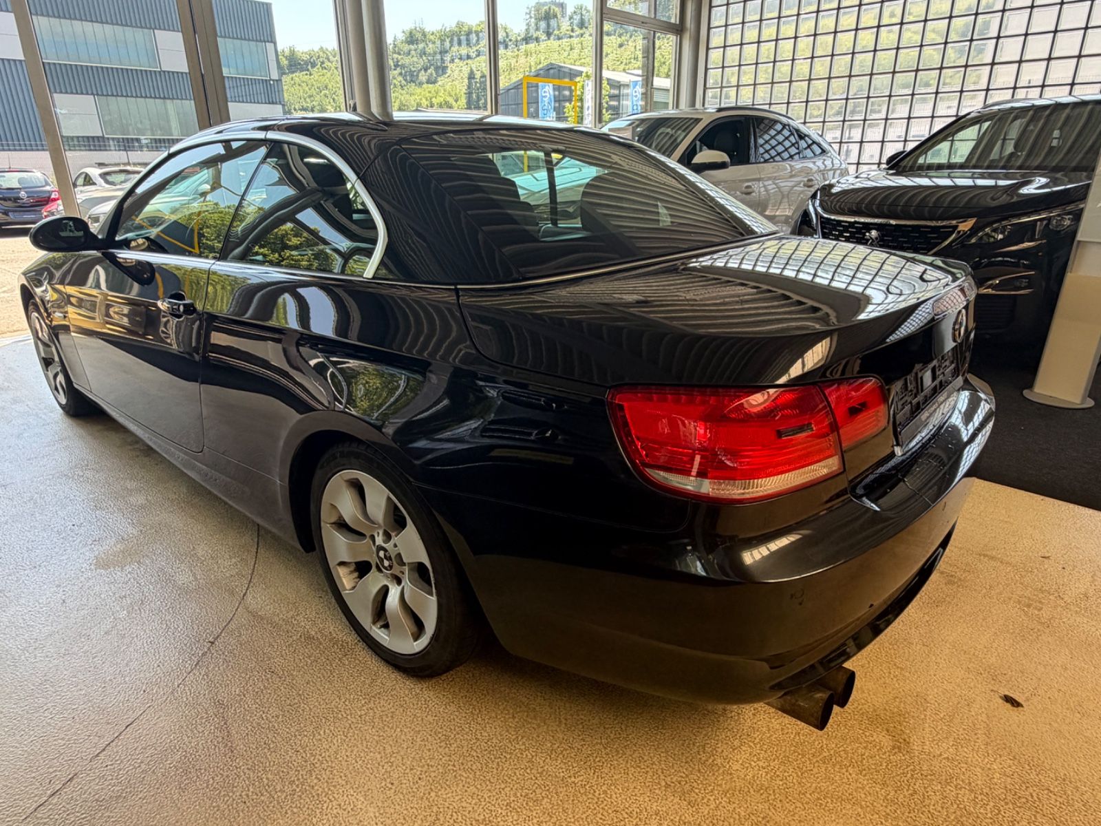 Fahrzeugabbildung BMW 320 3 Cabrio 320i