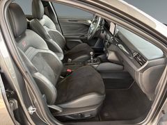Fahrzeugabbildung Ford Focus Turnier ST - LED*HUD*19"LM*Pano*Kamera*B&O