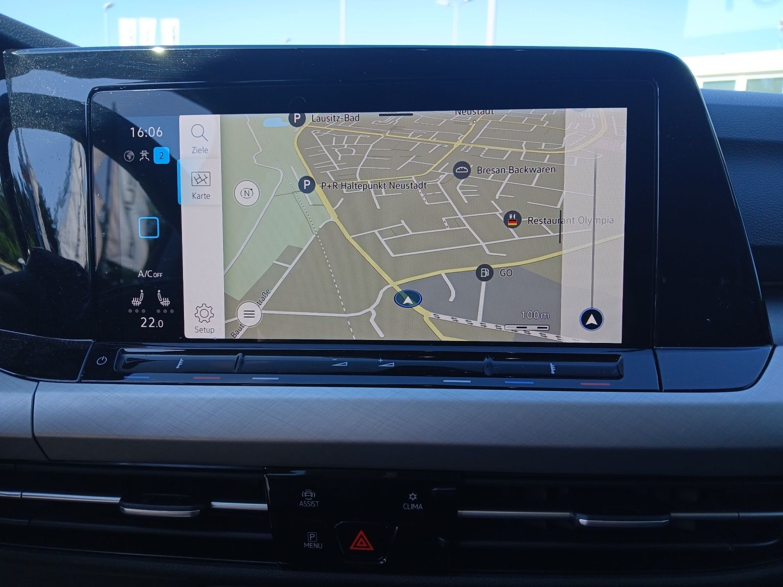 Fahrzeugabbildung Volkswagen Golf VIII Variant TSI Life Matrix AHK Navi AID A