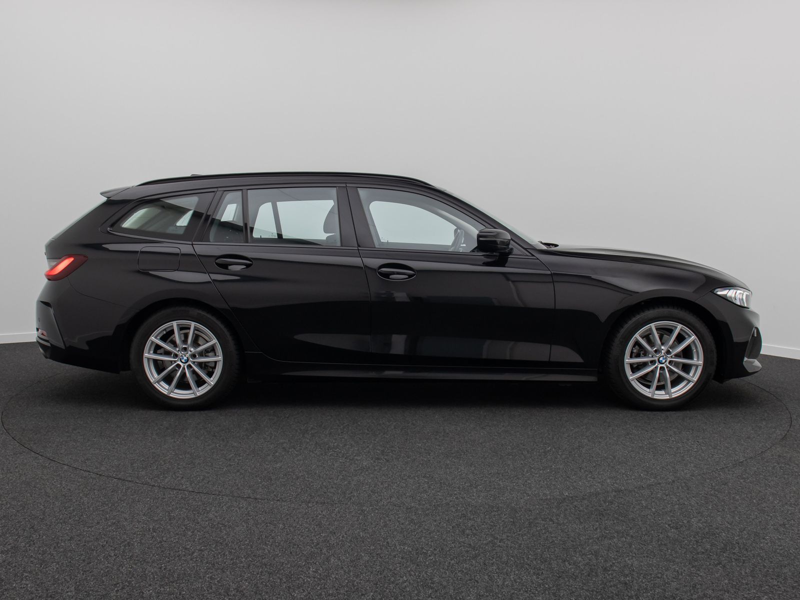 Fahrzeugabbildung BMW 318i Widscreen DAB GeschwindigReg PDC Cockpit+