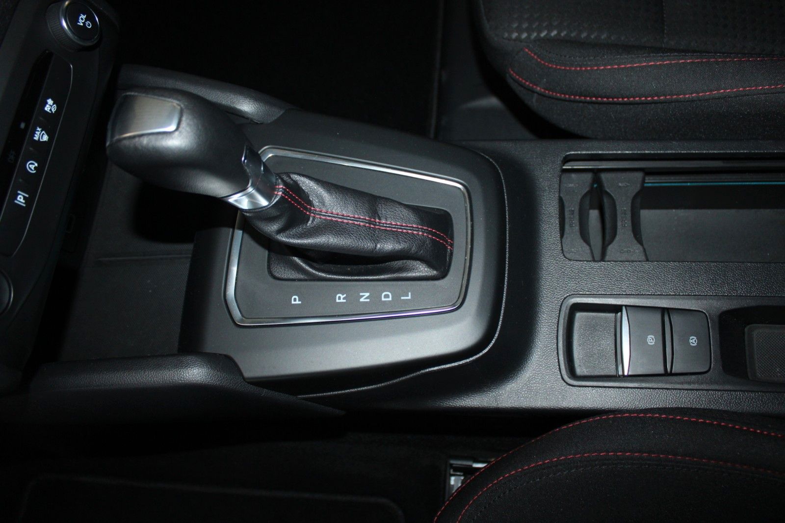 Fahrzeugabbildung Ford Focus ST-Line Aut. LED ACC BLIS WinterPaket uvm.