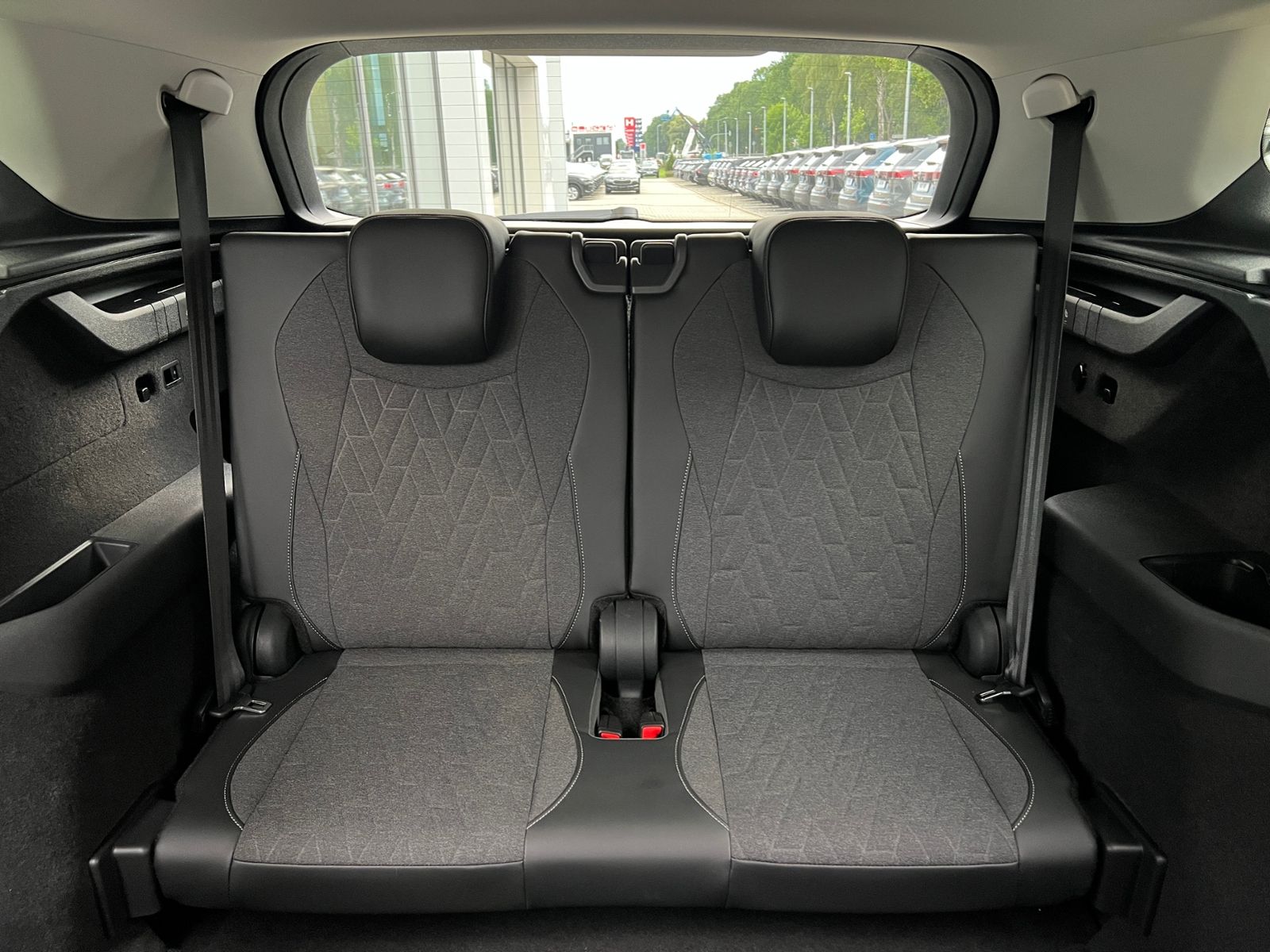 Fahrzeugabbildung Volkswagen Tayron Life 1.5 eTSI DSG *AHK,7-Sitzer,LED,Kamer